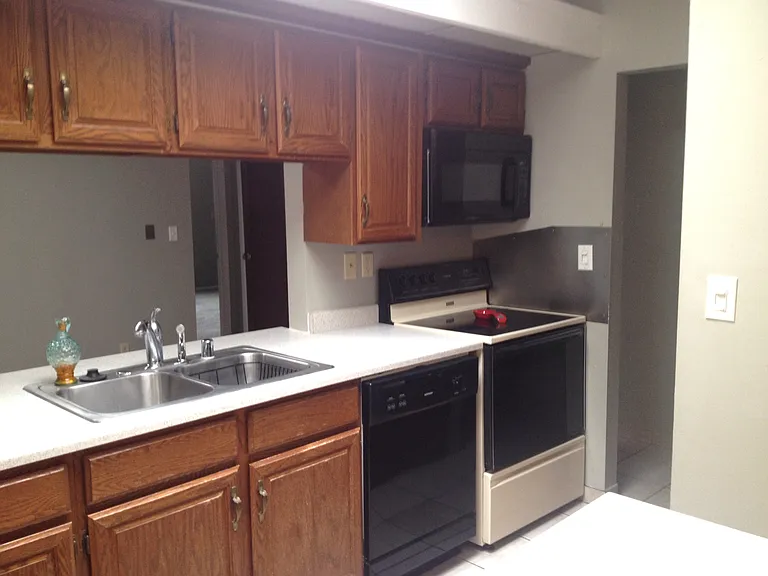 2231 Riviera St — Photo 11