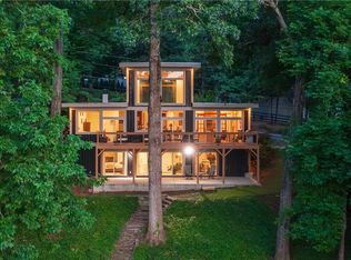 132 Lakeshore Dr, Roswell, GA 30075