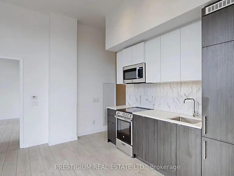 500 Dupont St #208 — Photo 3