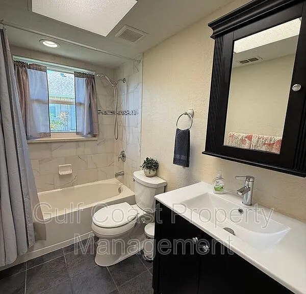 3185 Clifford St — Photo 38