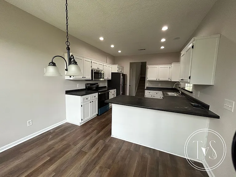 1825 Lawnwoods Dr — Photo 5
