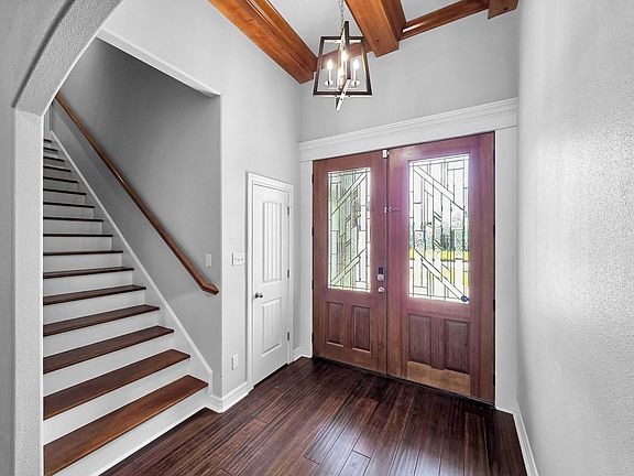 4th image of 6165 Carrie Ln