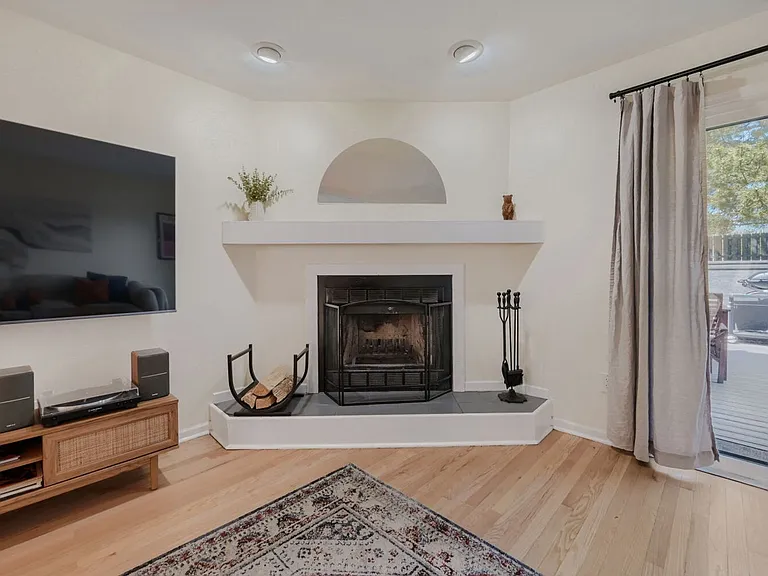 3015 Edison Ct — Photo 10