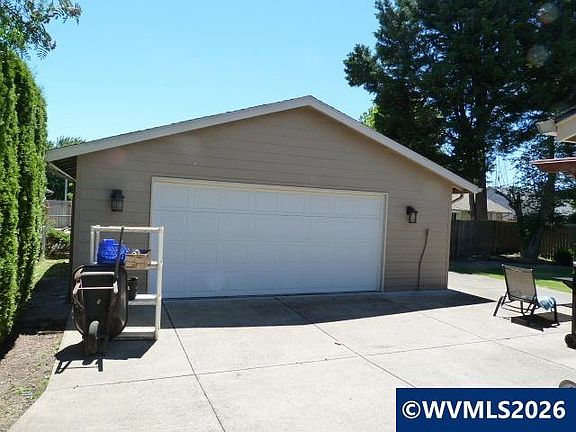 5th image of 1575 Canary Ct NE