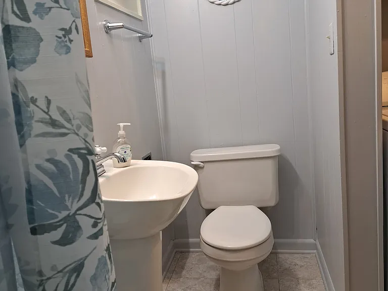 2nd Bathroom with shower