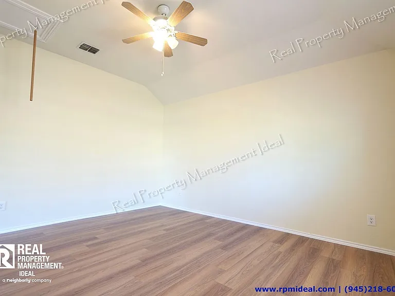 1910 Pin Oak Ln — Photo 24