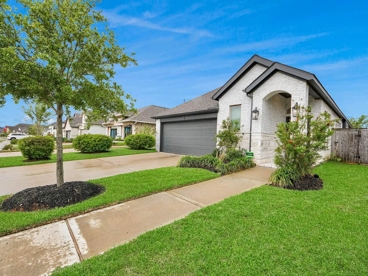 3 bed, 2.0 bath, 1675 sqft, $2,500 — Photo 1