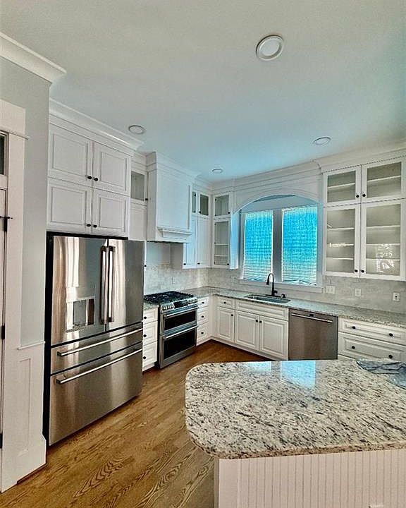 2nd image of 4745 Willben St