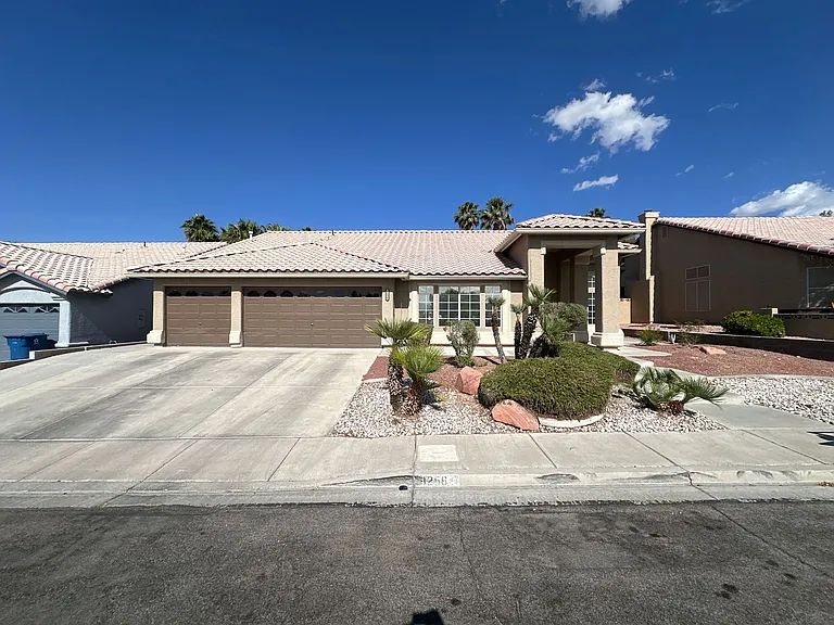 8256 Lone Feather Ln — Photo 36