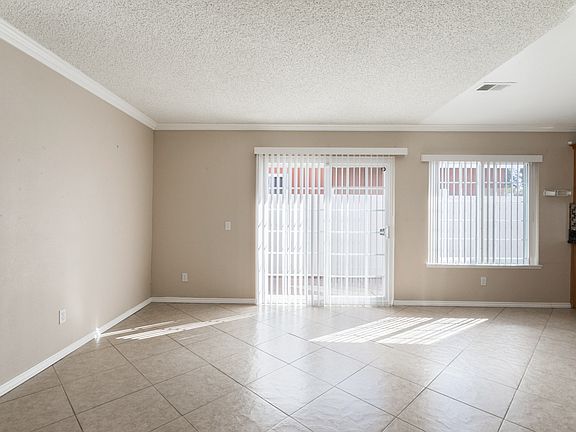 4th image of 25389 Hemlock Ave