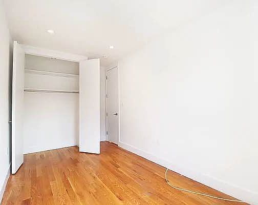 4th image of 4300 Broadway APT 1B
