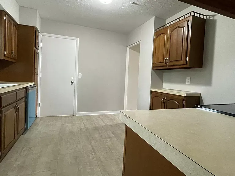 9610 Spaulding St — Photo 7