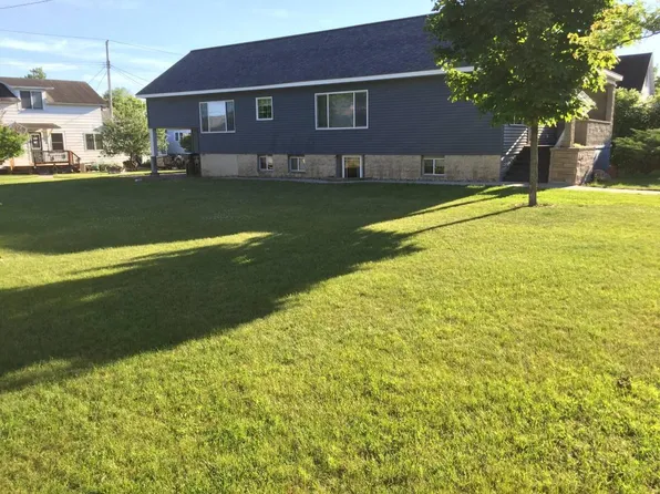 1213 10th Ave S, Escanaba, MI 49829