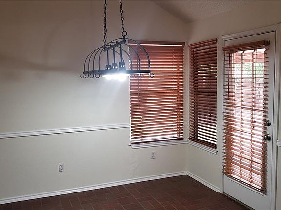 5th image of 202 S Alder Dr