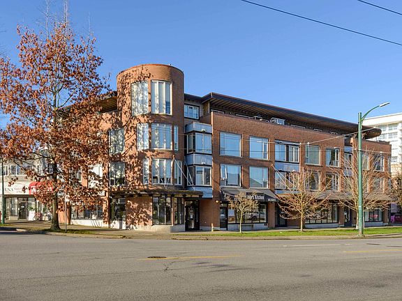 2nd image of 3089 Oak St #206