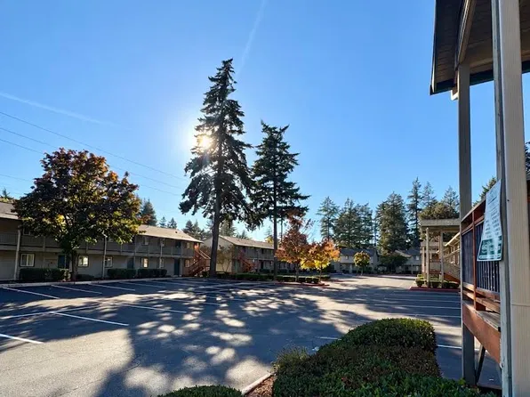 Rockwood Park Apartments, 17376 NE Couch St #099a28249, Portland, OR 97230