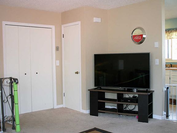 3rd image of 1028 W Lincoln Ave