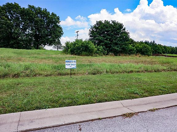 3rd image of 916 Lakeway Dr