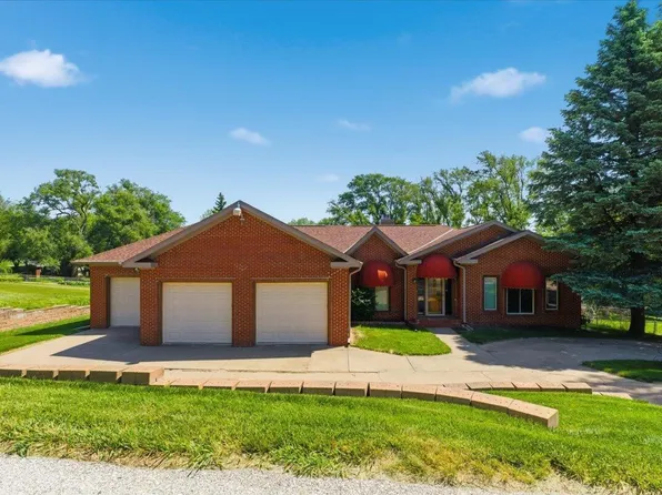 19241 Hawthorne Ave, Council Bluffs, IA 51503