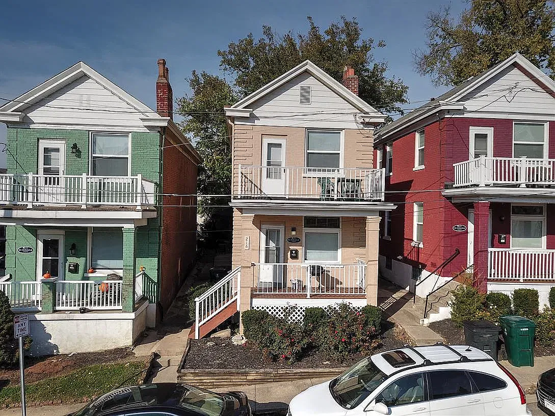 4 bed, 1408 sqft, $3,300 — Photo 1