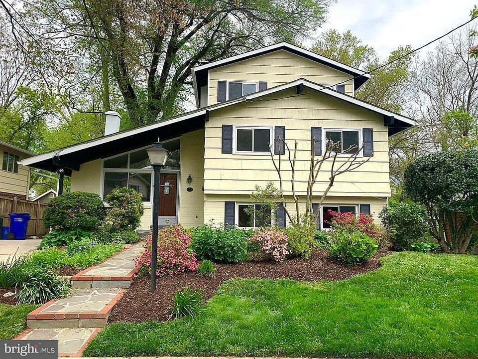 Beautiful Reno Split level with an additon!