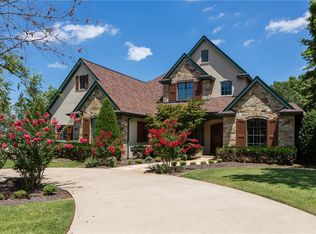 5025 Saint Andrews Dr, Fayetteville, AR 72704