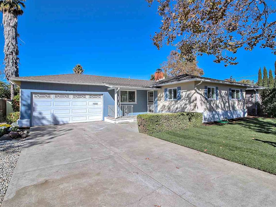 2nd image of 3921 Beechwood Dr