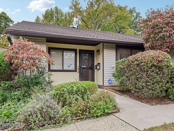 4th image of 150 Amberly Drive #A