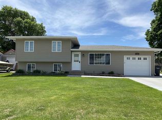 1202 E 5th St, Hastings, NE 68901