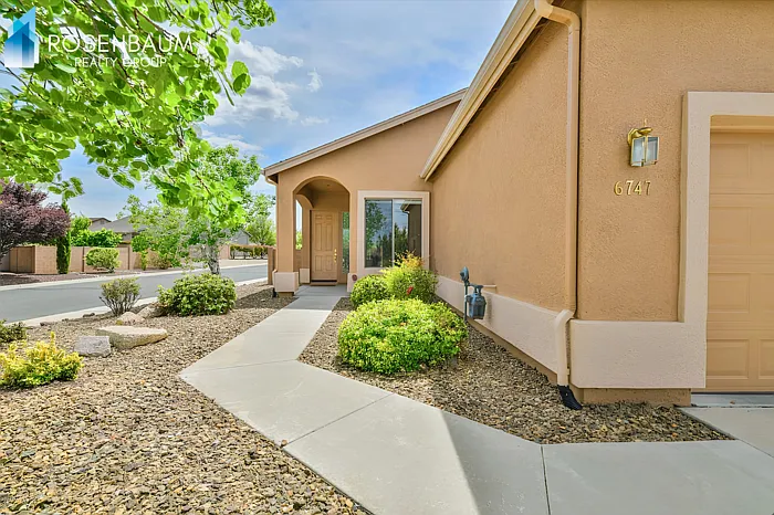 3 bed, 2.0 bath, 1358 sqft, $2,200 — Photo 2