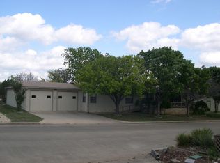 208 Live Oak St, Ingram, TX 78025