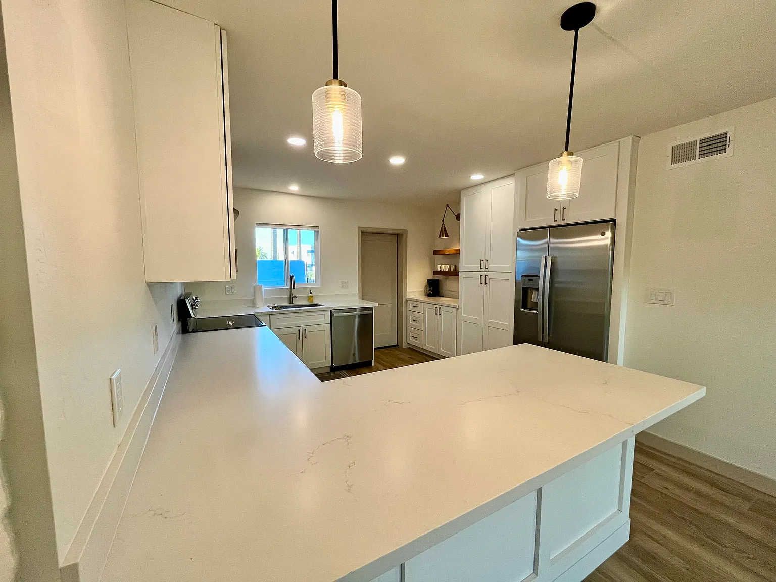 2 bed, 914 sqft, $1,900 — Photo 3