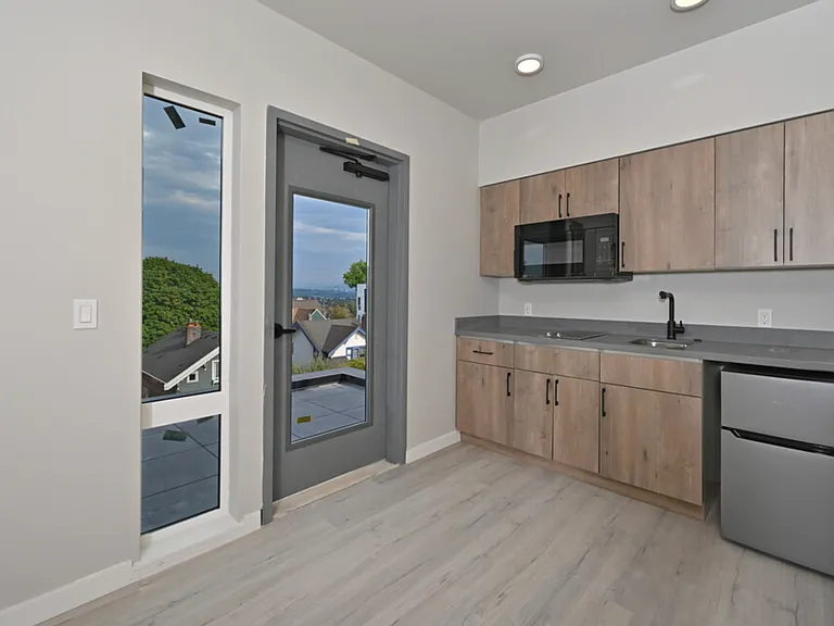 Clara Apartments — Photo 11