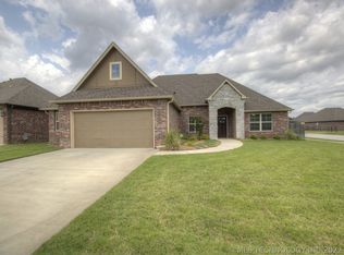 7515 E 83rd St, Owasso, OK 74055