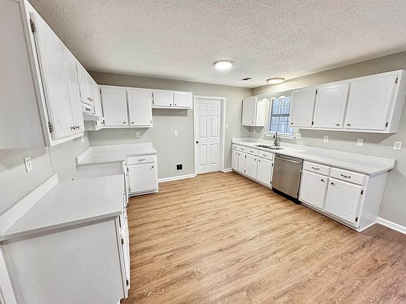 5th image of 91 Parkwood Ln