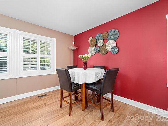 5th image of 312 Linden Cir