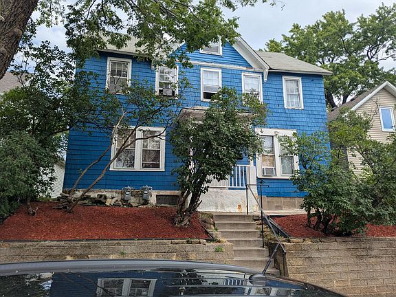 3rd image of 23 Acker St W