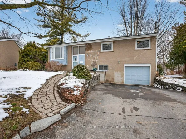 28 Pember Pl, Kingston, ON K7M 2P7