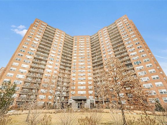3rd image of 5700 Arlington Ave APT 4O