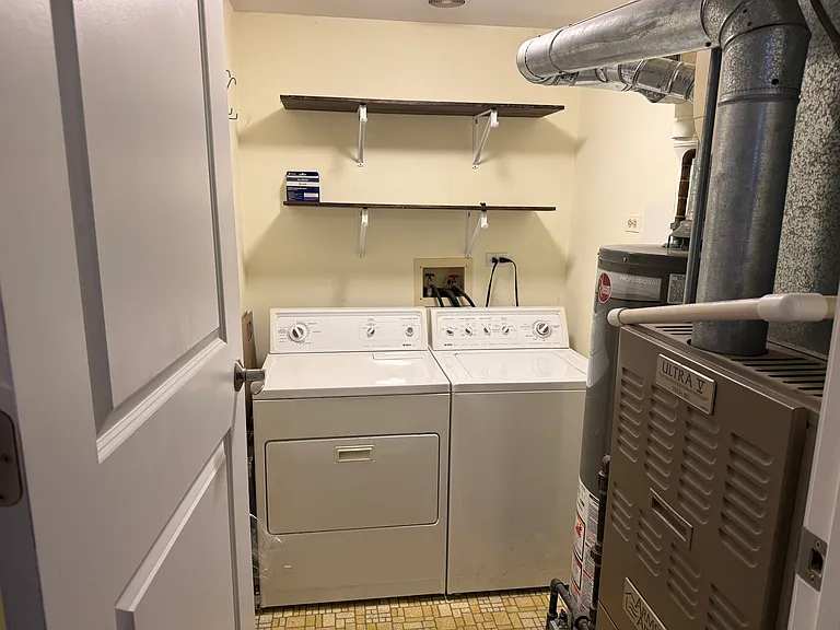 1756 Plymouth Ct #B — Photo 12