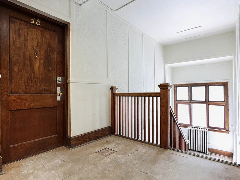217 Sherbrook St — Photo 3
