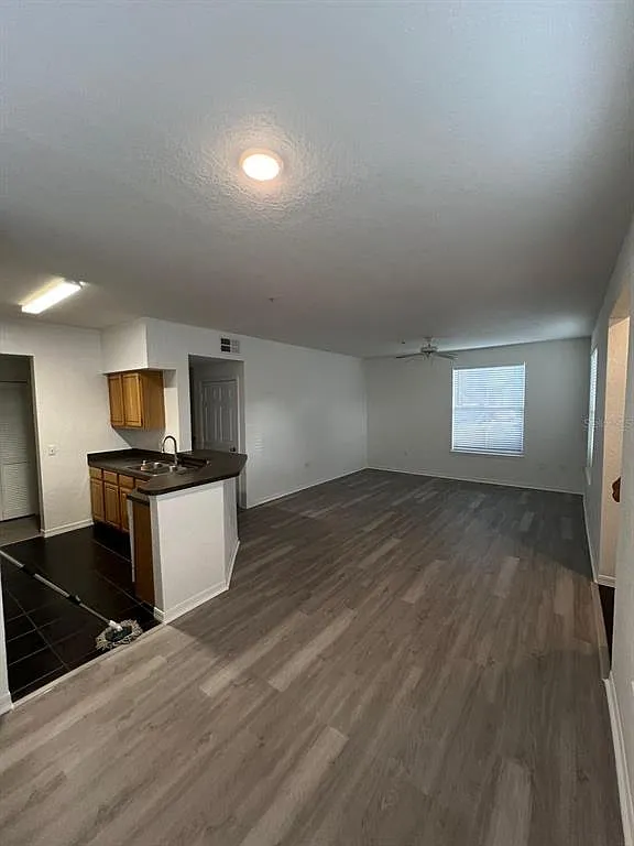 2 bed, 2.0 bath, 1077 sqft, $1,650 — Photo 2