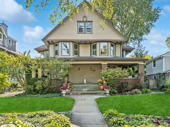 1133 Elmwood Ave, Wilmette, IL 60091