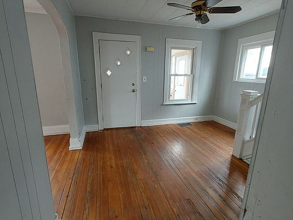 5th image of 132 Avis St