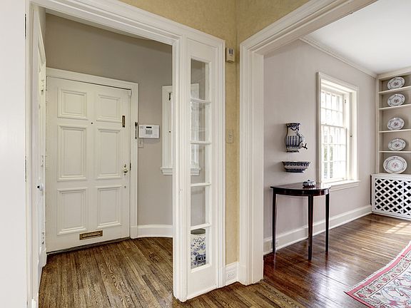 Gracious Entrance Vestibule