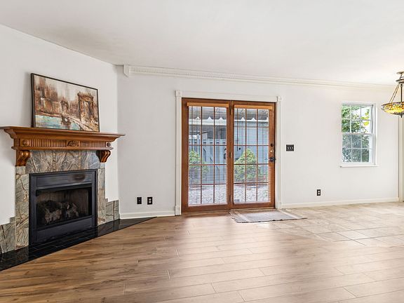 4th image of 305 Plantation Ct