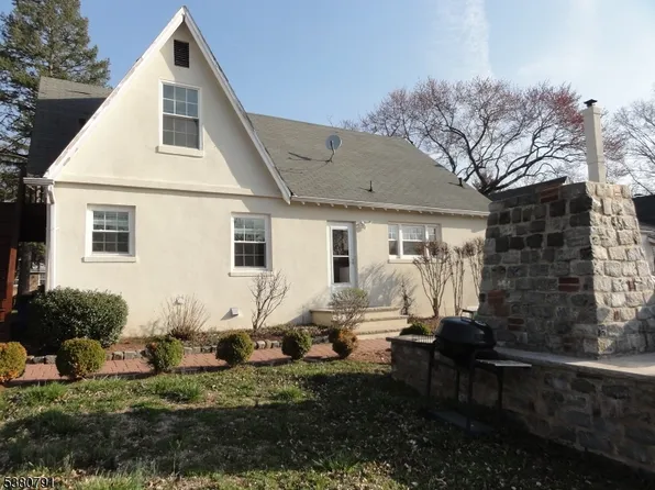 45 Lakeside Dr N, Piscataway, NJ 08854