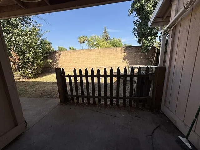 8363 Deville Oaks Way — Photo 13