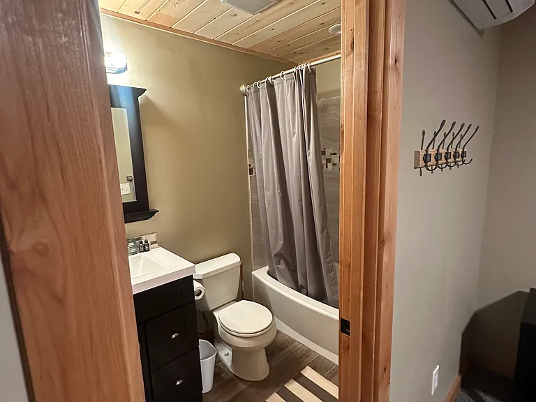 390 Tamarack Dr — Photo 5
