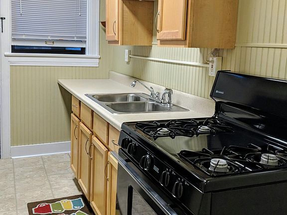 Kitchen (with gas range